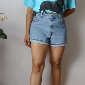 Vintage highrise Levi's denim shorts